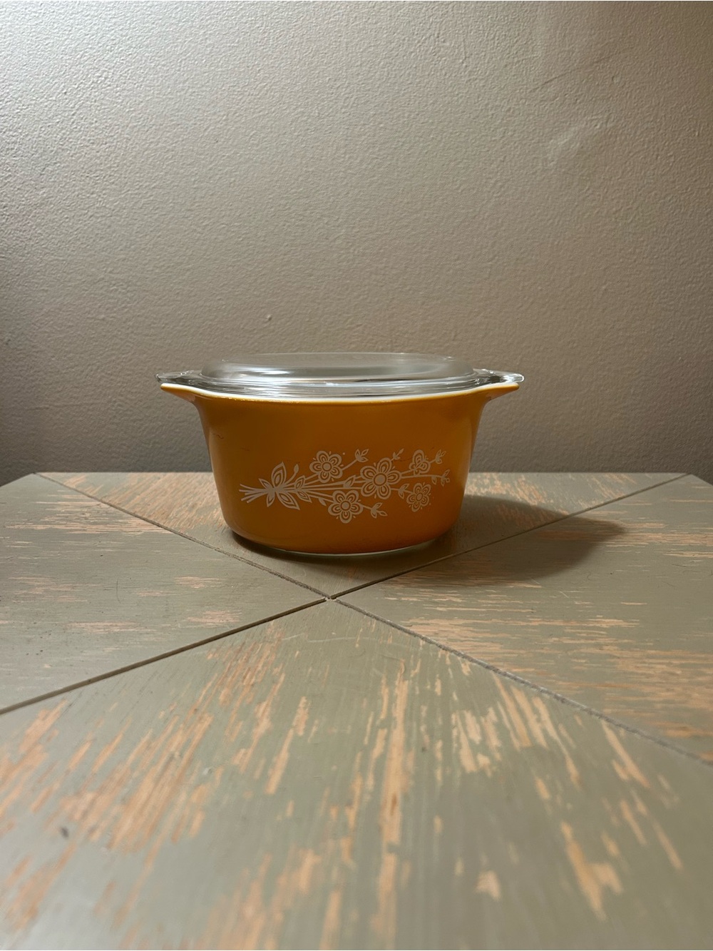Vintage Pyrex Butterfly Gold 473 Casserole Dish with 470 - C Lid